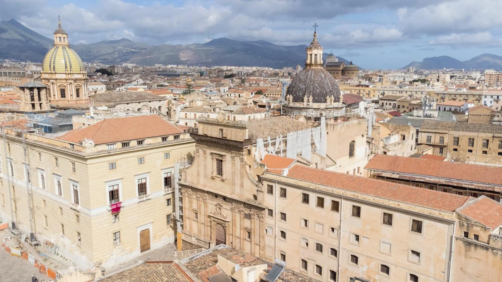 Palazzo Valguarnera - Suites & Luxury Apartments Palermo Italien